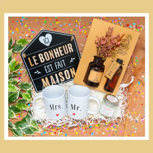 Cadeau original pour couple avec décoration maison 'Le bonheur est fait maison' et diffuseur avec bouquet de fleurs séchées, bougie tandem et tasse personnalisé