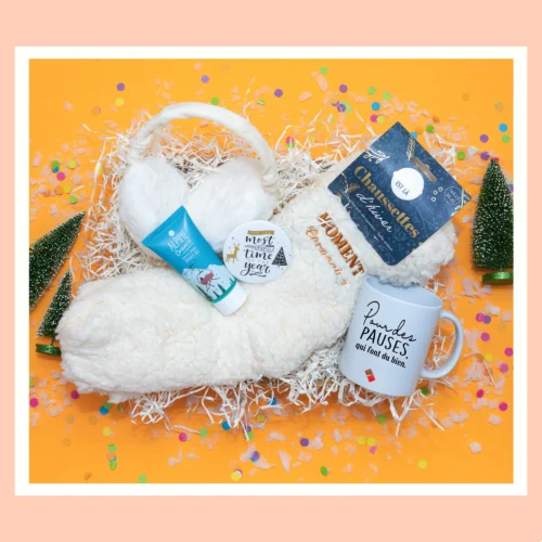 Kit cocooning hiver : cadeau avec gel douche pour le corps, miroir à motif hivernal, chaussettes douillettes et cache-oreilles doux blanc