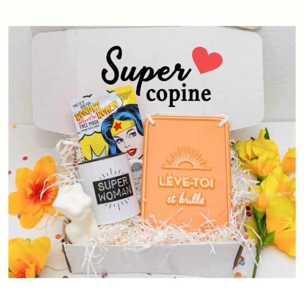 coffret femme cadeau avec avec bougie femme , tasse super woman, tableau inspirante