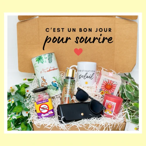 Cadeau “Soleil” avec une tirelire, un parfum, une tasse personnalisable, une bougie soleil, des lunettes et des bonbons.