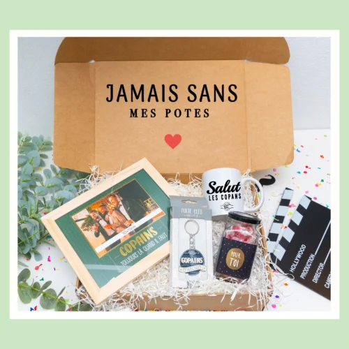 Cadeau copain : une box avec cadre photo personnalisé et un porte-clés avec message 'Copain d'abord' , bonbons pour toi et tasse personnalisée