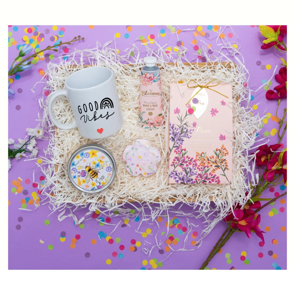 livraison cadeau anniversaire maman sweet flowers avec bougie creme tasse personnalise coffret visage