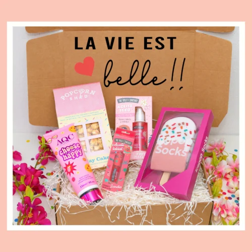 boite surprise pour femme avec crème pour les corps, l’huile sèche scintillante, chaussettes fun, huile pour les lèvres pop corn